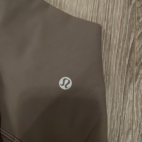 Like new lululemon crop leggings with mesh insert - purple/gray— size 6 - Picture 2 of 4